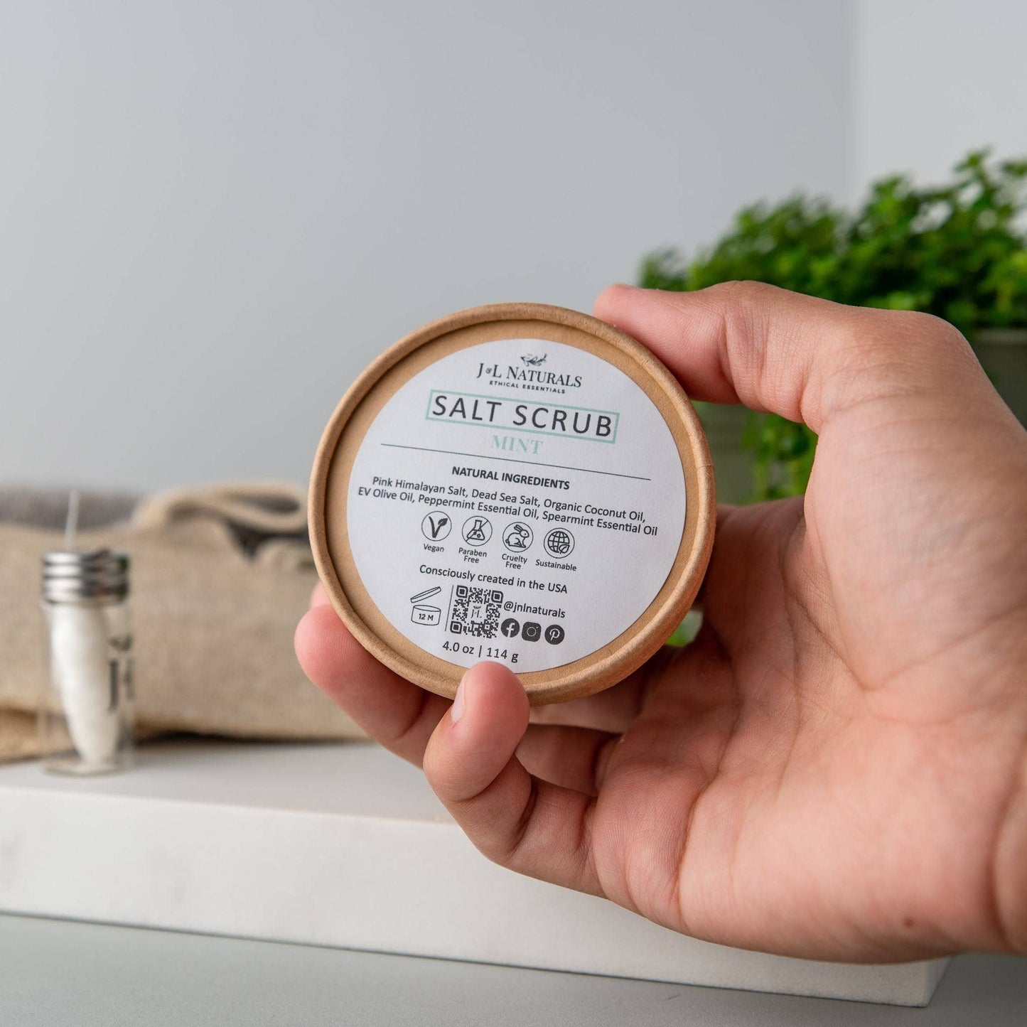 Salt Scrub: 4 oz / Bergamot & Eucalyptus